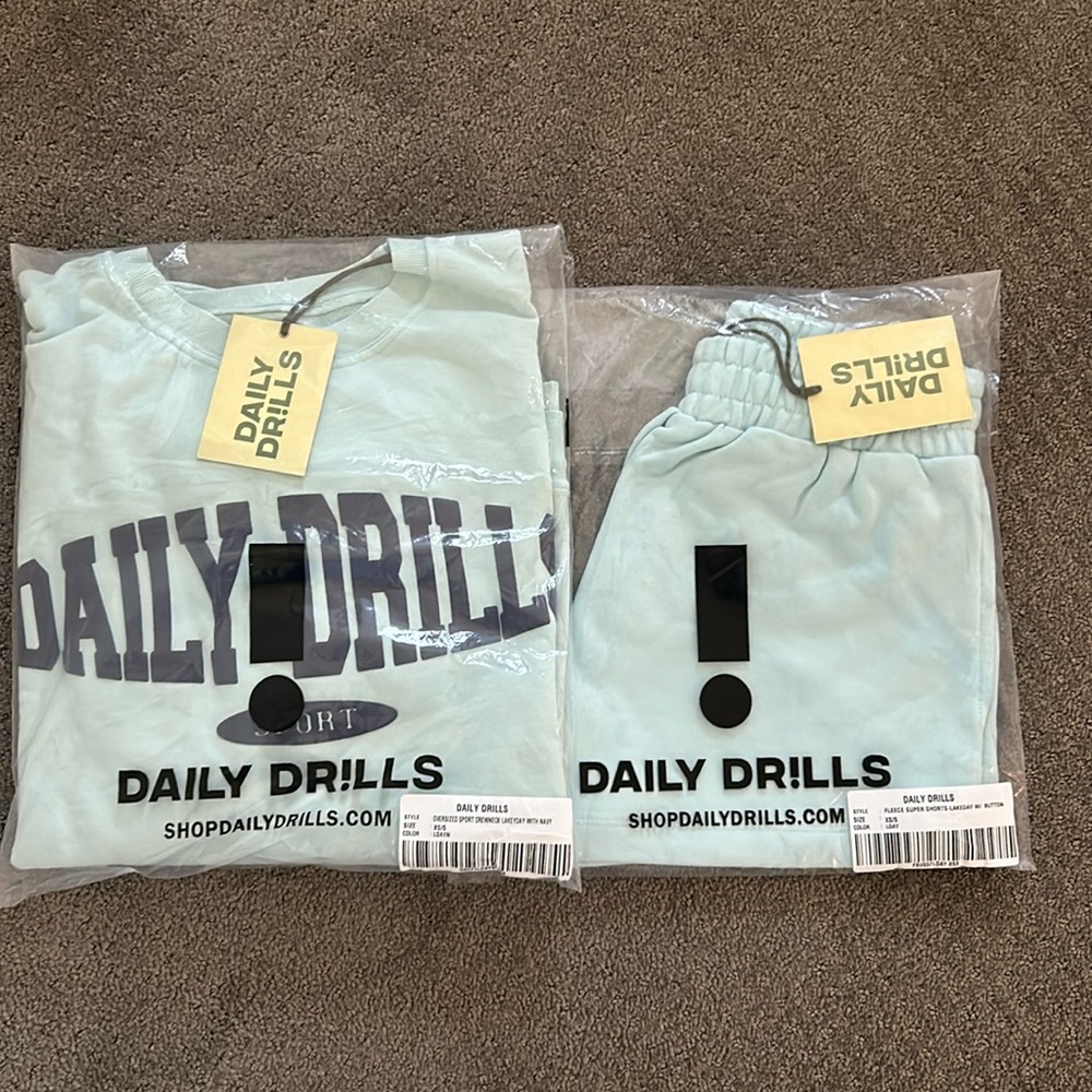 Daily Drills 
Color Lakeday 
XS/S
Crewneck Sweatshirt  
Fleece Super Shorts